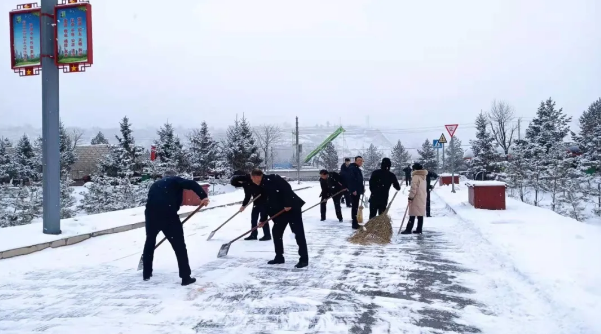 文明创建我先行——金年会-金年会（中国）一站式体育服务平台
组织员工开展积雪清扫活动(图2)