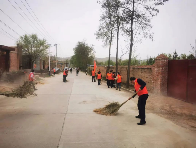 金年会-金年会（中国）一站式体育服务平台
赴包抓共建村社开展卫生清扫志愿服务活动(图2)