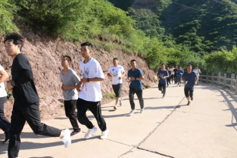 助力文旅市场 展示产投风采——金年会-金年会(中国)一站式体育服务平台
组织开展员工登山比赛活动(图3) 助力文旅市场 展示产投风采——金年会-金年会(中国)一站式体育服务平台
组织开展员工登山比赛活动(图3)